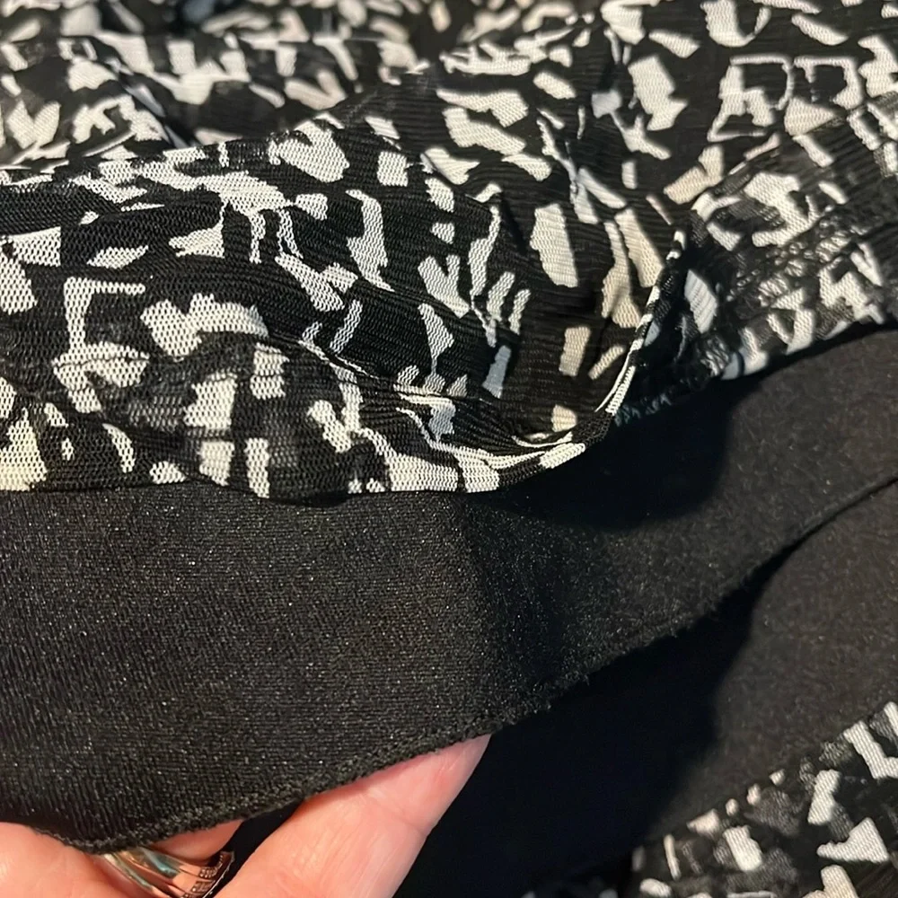 3/$20 - Maggie Barnes Patterned Sleeveless Dress - (16/18) - Picture 8 of 8